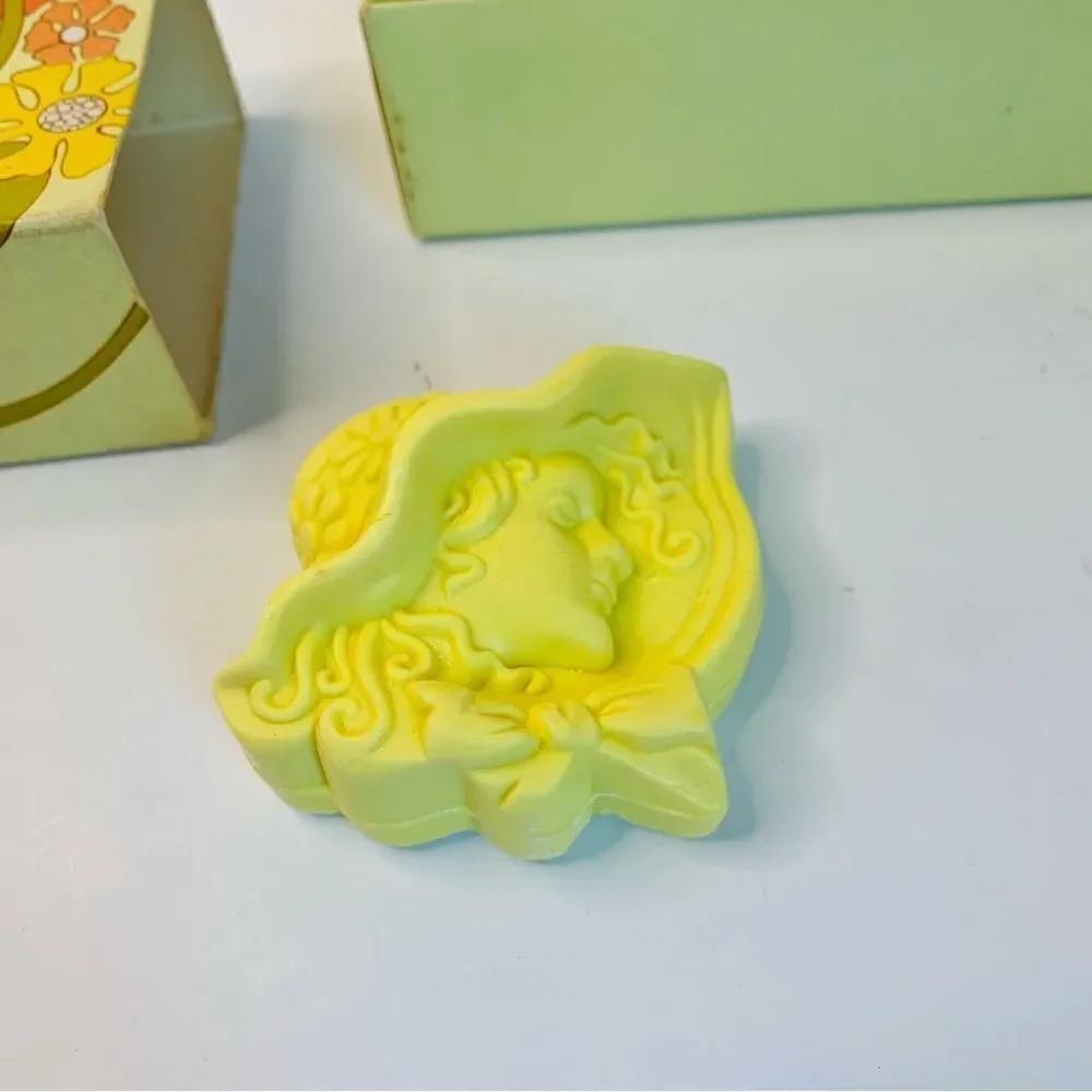 VTG‎ Avon Golden Beauties Soap Set NIB